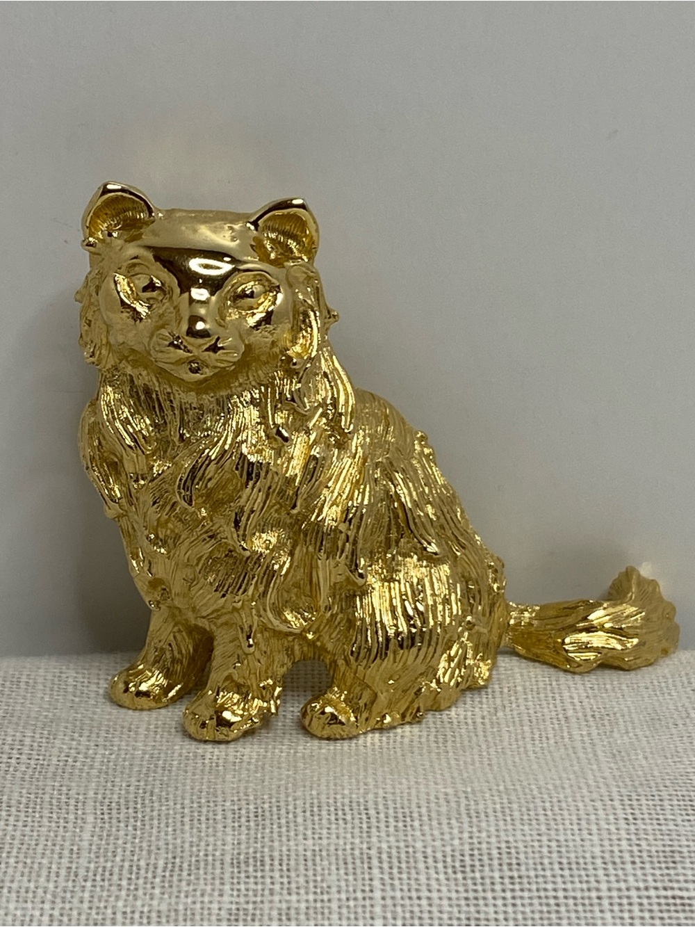 Vintage Trifari Cat Brooch Sitting Persian Signed Crown Trifari Gold Tone - Picture 5 of 13